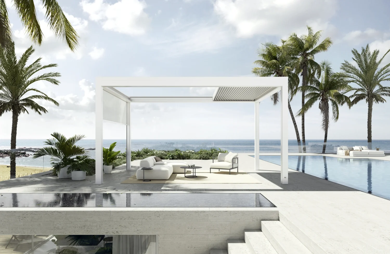 Luxuriöse Strandvilla mit Pool und Palmen